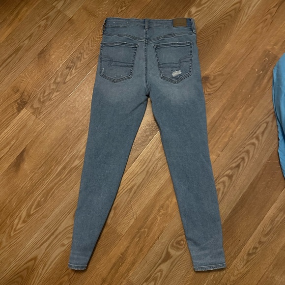 American Eagle Outfitters - Picture 2 of 4